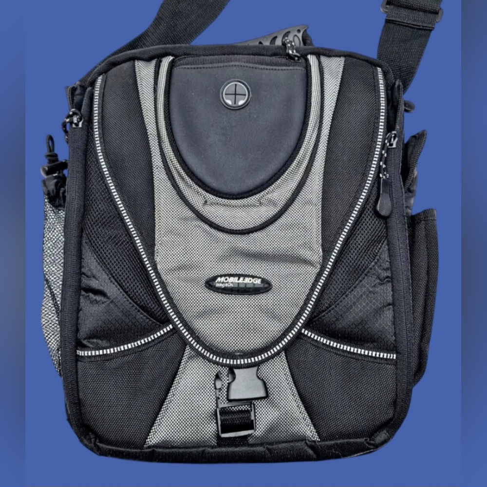 MOBILE EDGE "BRING IT ON"COMPUTER & ACCESSORIES PADDED SHOULDER BAG